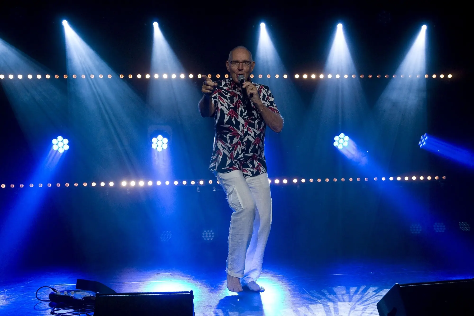 Ingemar Olsson på scen i strålkastarljus